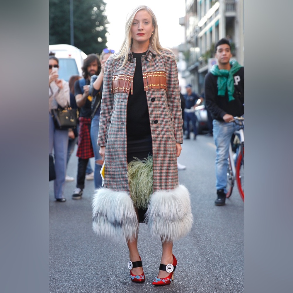 Stylish and rare Prada Fur-Trimmed Plaid Coat - Picture 6 of 6